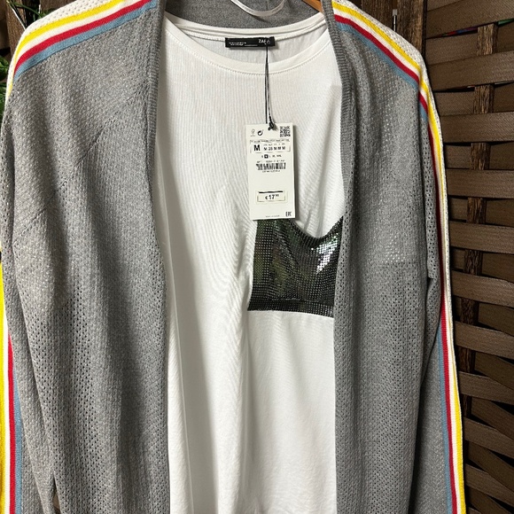Sweater and T-shirt bundle - Picture 1 of 9